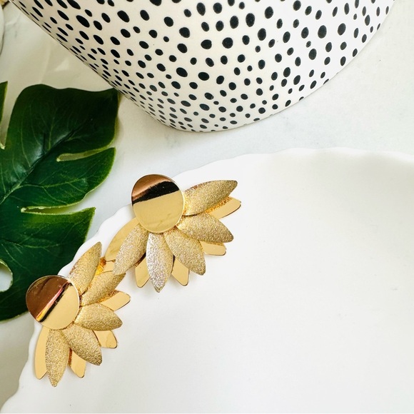 2/$30🌵 Gold Flower Petal Earrings Bohemian Sun Floral Sunburst Celestial NEW - Picture 8 of 13